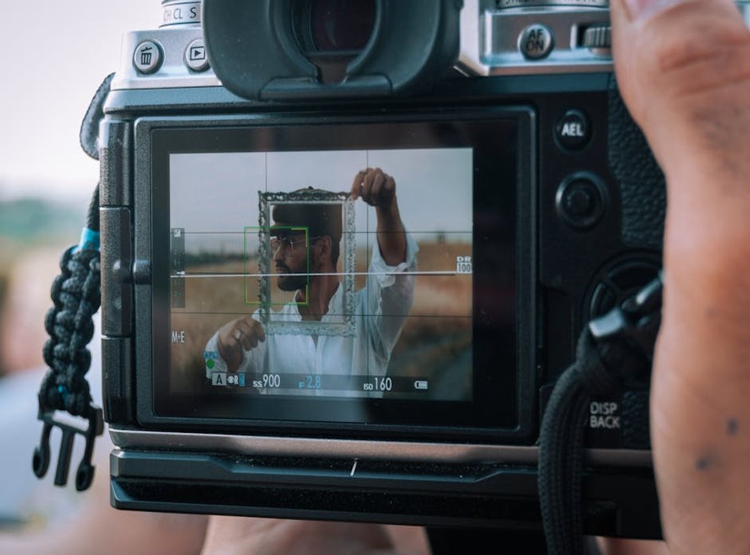 A Practical Guide: How to Find or Create the Perfect Profile Image